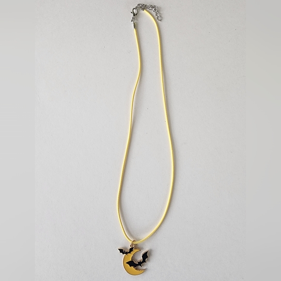 🦇 Creatures of the Night Necklace - Picture 2 of 3